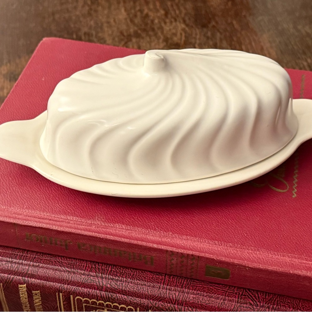 Vintage Franciscan Coronado Swirl Butter dish.